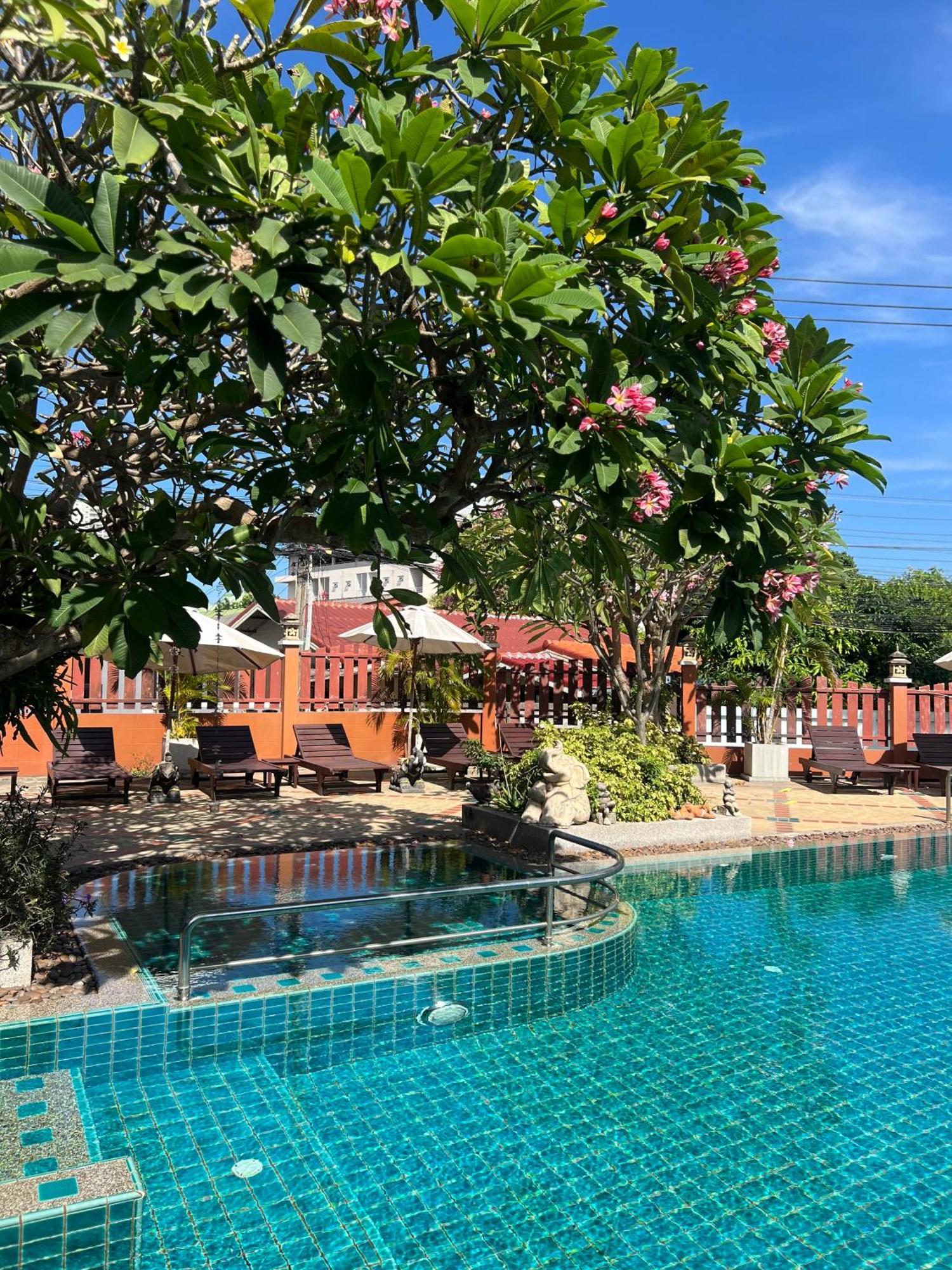Pattara Mansion พัทยา Hotel Pattaya Buitenkant foto