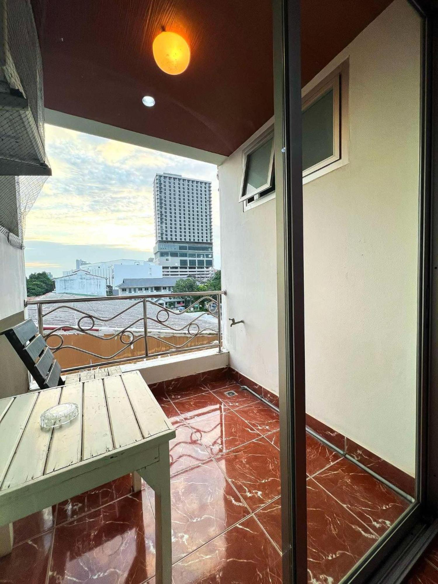 Pattara Mansion พัทยา Hotel Pattaya Buitenkant foto